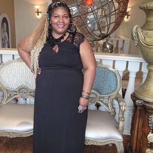 Elegant Black Lace Maxi Dress